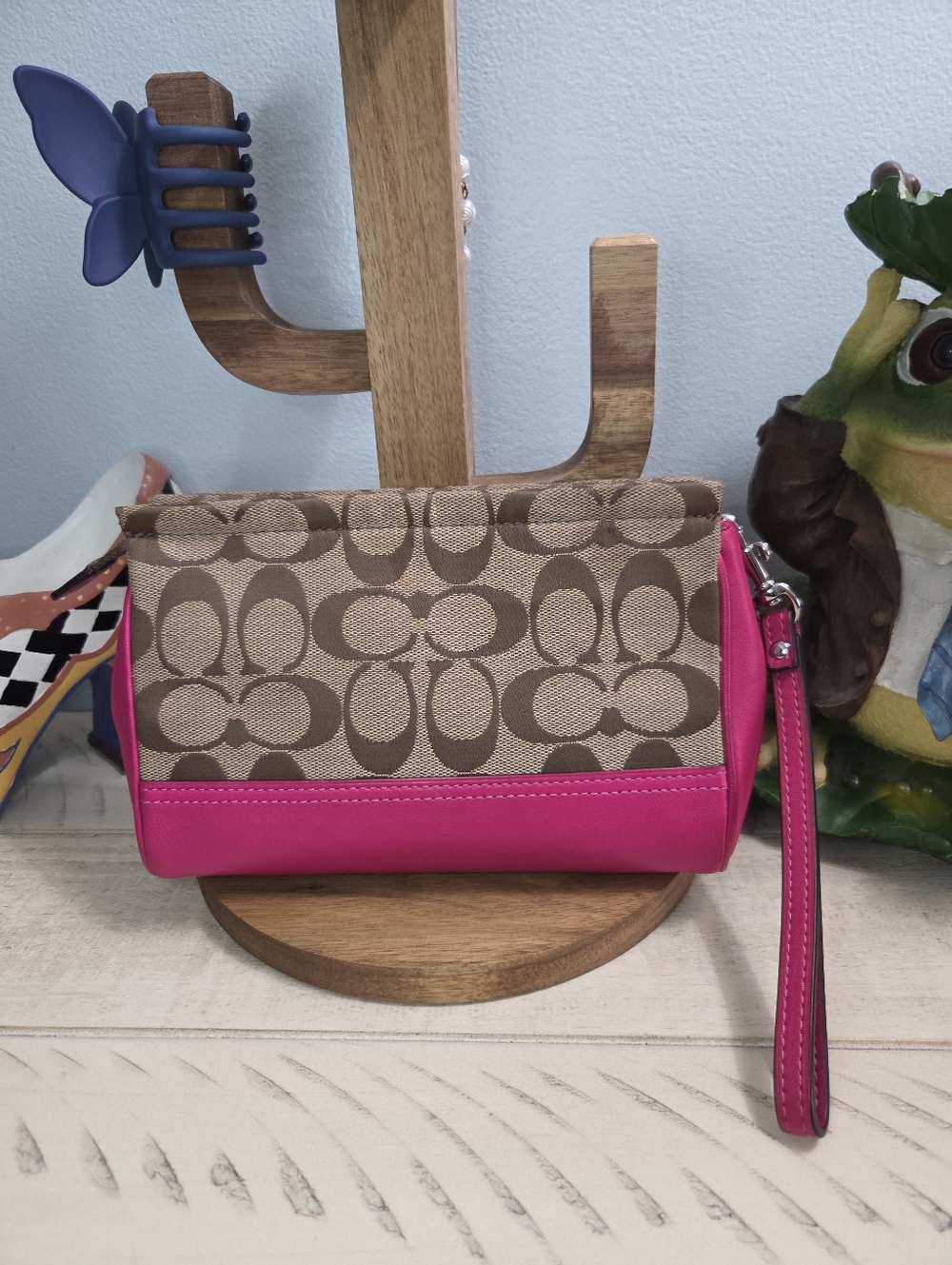 Coach Brown Signature Canvas with Hot Pink Leather Wristlet Clutch,EUC - Picture 5 of 14